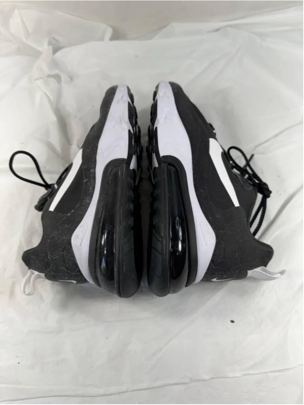 Nike Men's Air Max 270 React Training Shoes Size 7.5 US Black/White AO4971-004